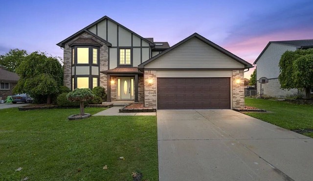 Spacious 4BR Home w/WiFi & A/C – Family-Friendly Stay in Sterling Heights in Sterling Heights