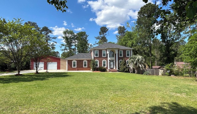 Spacious 5-bdrm, 4bth with AC, WiFi, fenced yard, outdoor pool in charming Evans in Evans