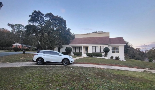 Spacious 5-bedroom house pool with AC and WiFi in delightful Warner Robins