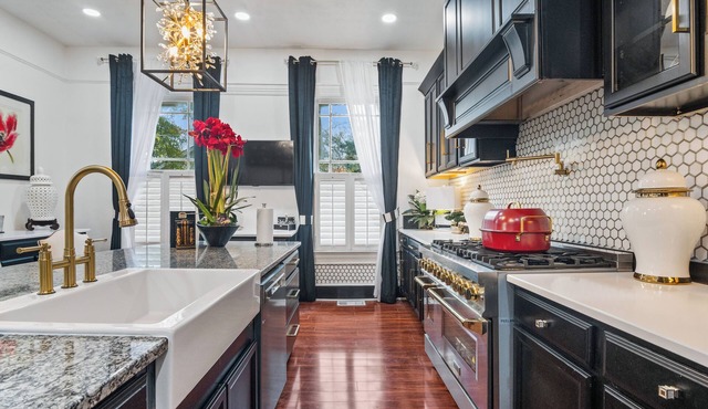 Spacious 5-bedroom house with WiFi, AC in welcoming Opelika