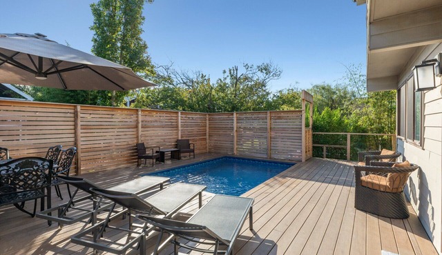 Spacious 5-bedroom house in Ocean Beach with Heated Saltwater Pool!