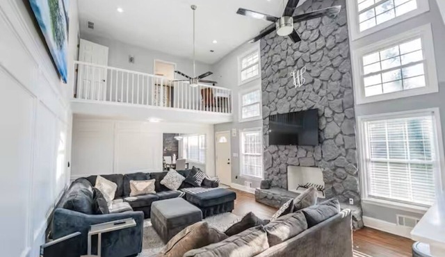 Spacious 6-bedroom house with Fire Pit, and Game room in enchanting Riverdale