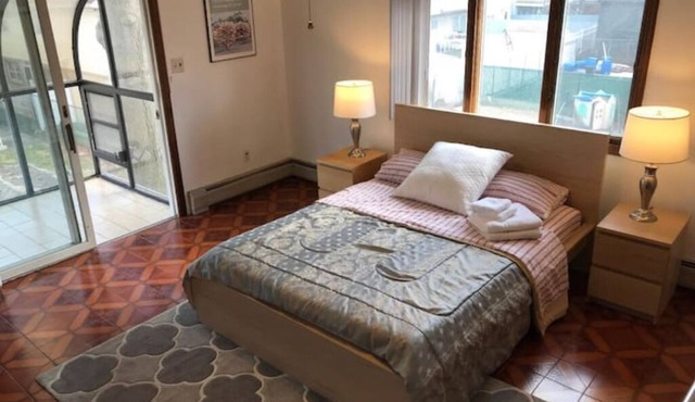 Spacious 7 Bed, 3 Bath spanning two separate floors. CLOSE TO NYC 30 day minimum