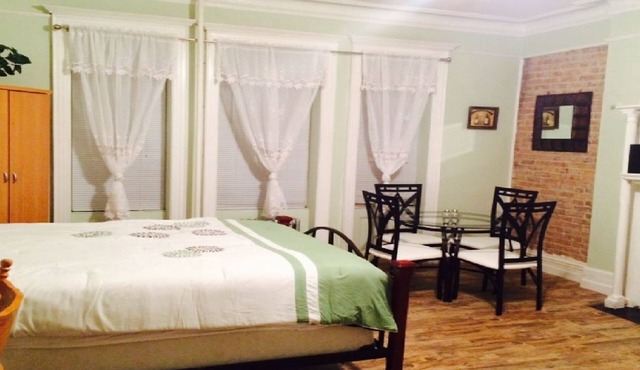 SPACIOUS AND OPEN PROPERTY W/KITCHEN - 3 MINUTES TO SUBWAY