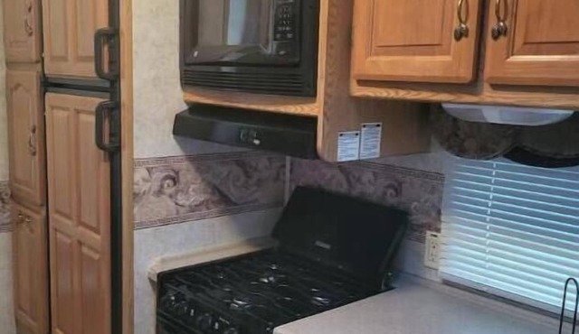 Spacious Clean RV Camper