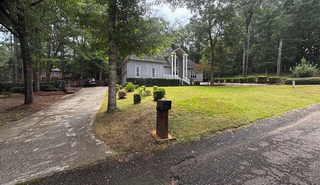 Spacious Coastal Getaway Pools & Golf Access in Daphne