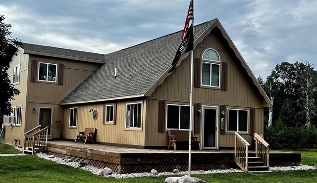 Spacious cottage near the Leota trail head!