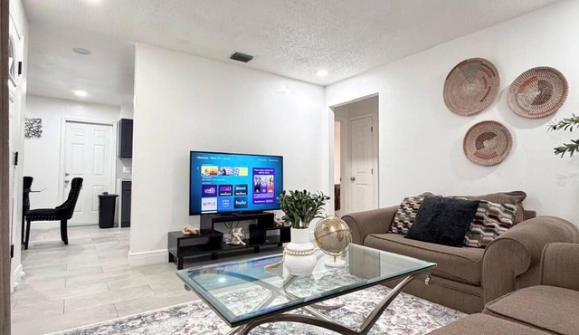 Spacious Cozy 2-bedroom house in charming Apopka