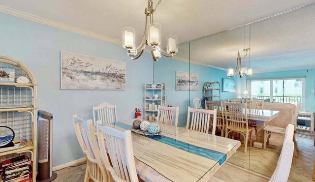 Spacious double condo w balconies, Gulf views, shared pool & beach access