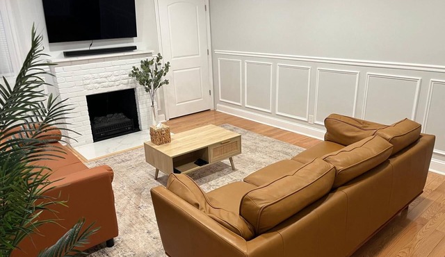Spacious & Elegant 2 bedroom apartment in the heart of Uniondale
