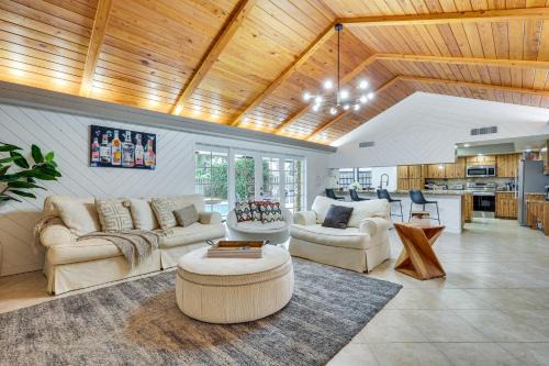 Spacious Family Escape w/Pool in Deerfield Beach!