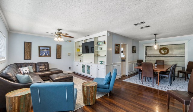 Spacious Family Home—Midtown Mobile; Huge Backyard; Pet friendly