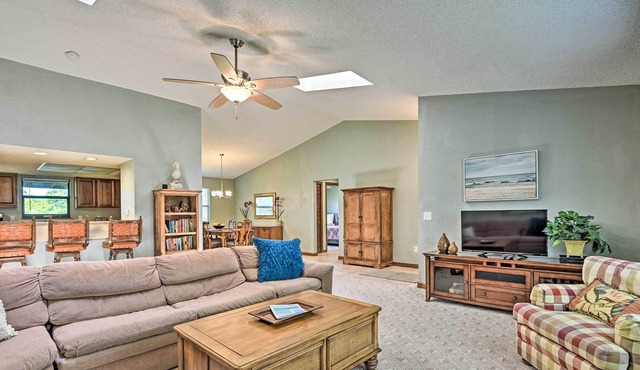 Spacious Home - 5 Mi to Beach & Int’l Speedway!