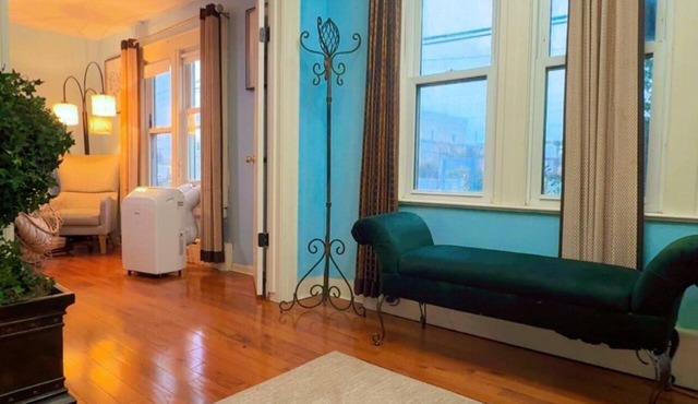 Spacious Home Prime Location Near Train, JFK, Dining, Shop, Parking & Essentials