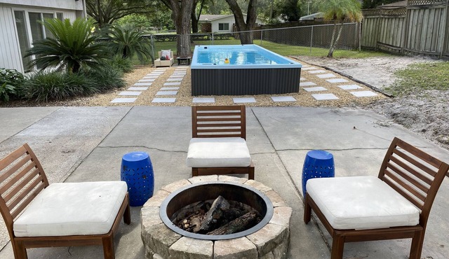 Spacious House with heated 24ft swim spa pool