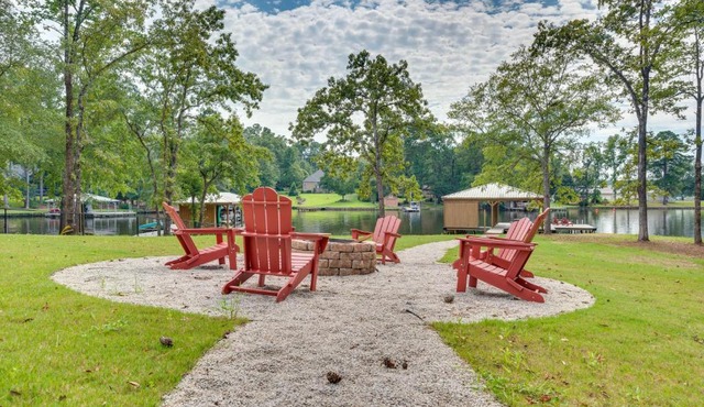Spacious Lake Sinclair Vacation Rental w/Dock!