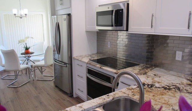 Spacious Lakeview Condo Near IMG & Anna Maria Beaches w/Lanai, Pools & Hot Tubs