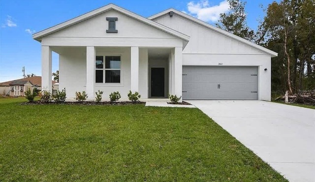 Spacious Modern Villa with Private Yard, Ocala