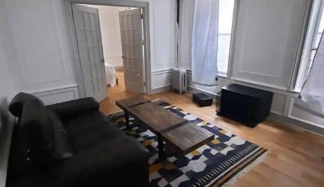 Spacious Sanctuary 1 block to train!