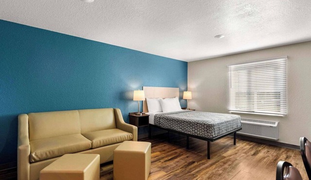 Spacious Studio Suite | Free Parking | Pets are Allowed