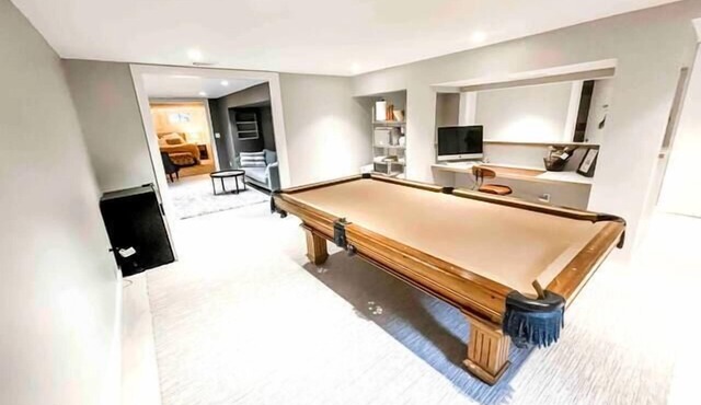 Spacious Studio with Pool Table