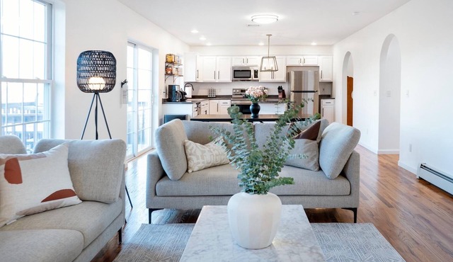 Spacious Summer Oaisis 4-bedroom house with AC in Kerhonkson in Kerhonkson