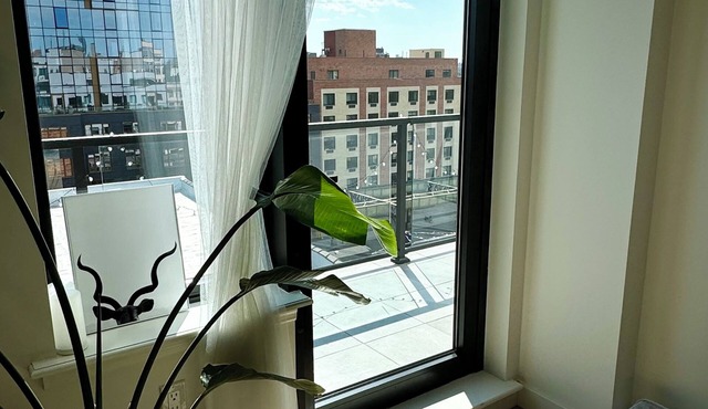 SPACIOUS SUNNY QUIET 3BR 2BA PENTHOUSE NEW MODERN ELEVATOR APT WITH A BALCONY