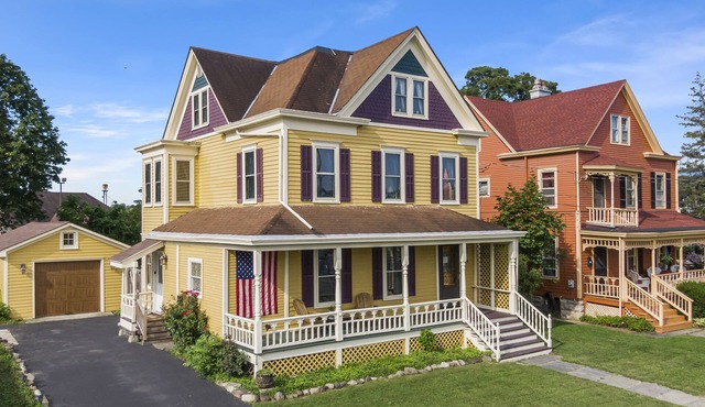 Spacious Victorian in the heart of Catskill Village - Close to All