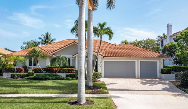 Spacious Waterfront Villa Heated Pool Canal Walk to Beach Top Dining