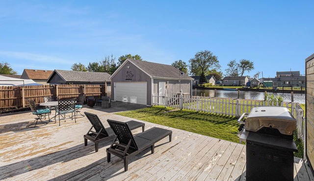 Spacious Waterfront Retreat– 3BR/2.5BA Home Sleeps 10 in Scenic St. John's Marsh