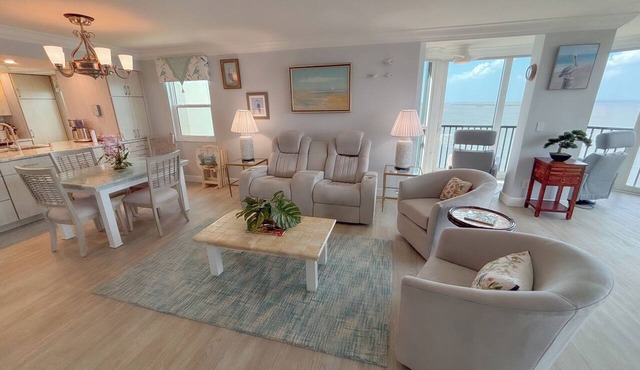 Special Summer Discount! Experience the Luxury of Sanibel Harbour Tower 1017 -Best Views Ever!