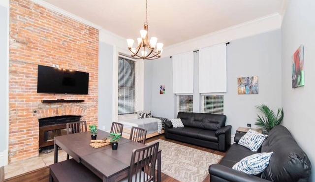 Spectacular Location - Walkable Entertainment