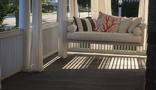 SPRING LAKER 6 bedroom wrap around porch 2 blocks to beach 1 block to town in Spring Lake