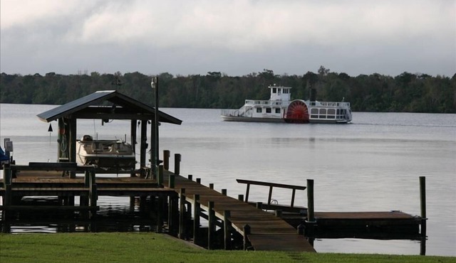 St Johns River Front Home Huge Deck, Dock & Boathouse & Wifi