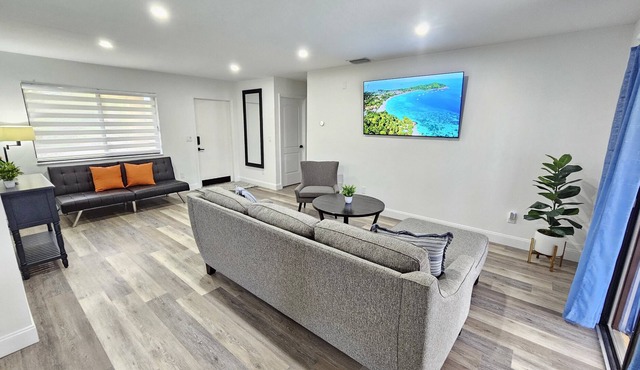St. Lucie Serenity Home! 15 min from beautiful Jensen Beach - Pet-Friendly!
