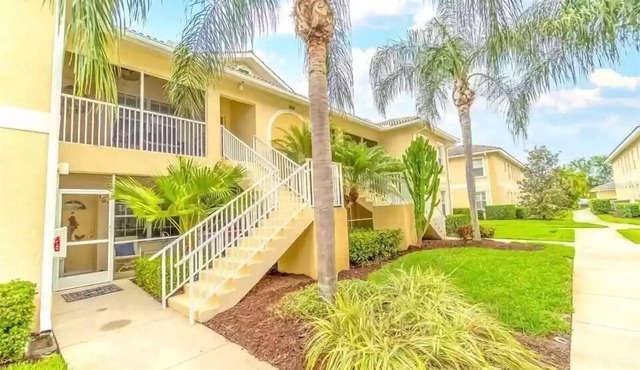 "STAY SALTY" Tastefully furnished, clean 2 bedrooms condo, Venice FL. Location!