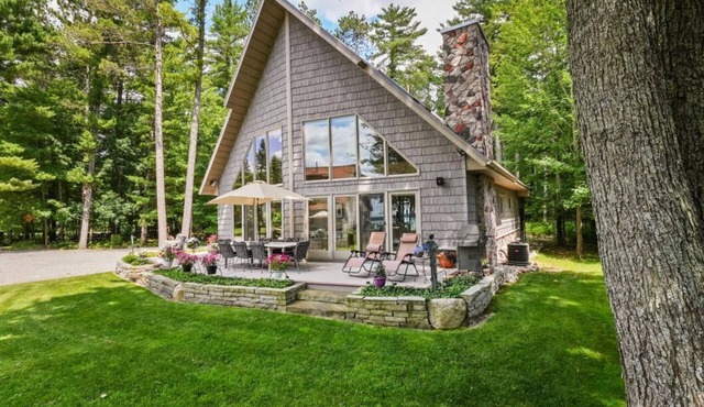 STEPS 2 HIGGINS LAKE on LAKEFRONT PROPERTY w BEACH!