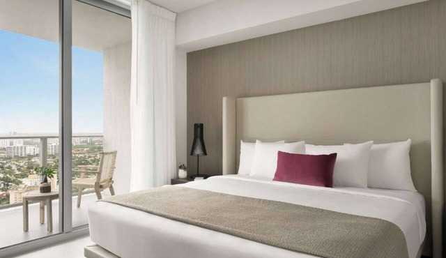 Steps from Hollywood Beach + Rooftop Pool. Bar.
