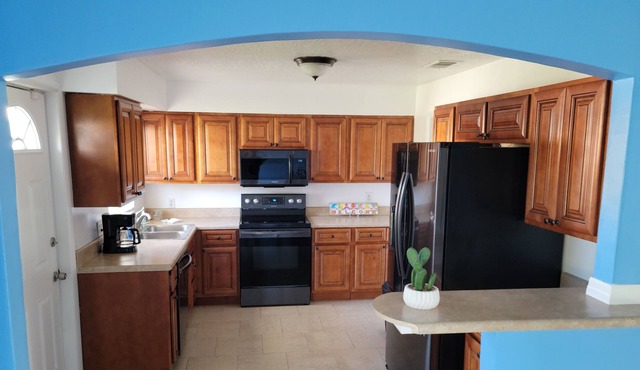 Steps From The Beach, 2BR/1BA Family Vacation Getaway in Melbourne, FL. Cool A/C