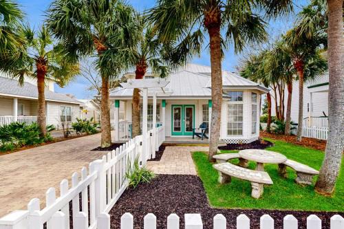 Steps to beach & community pool dog-friendly great location