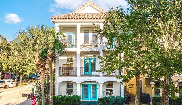 Steps to Pool*walk2beach*2 King suites*sleeps 16