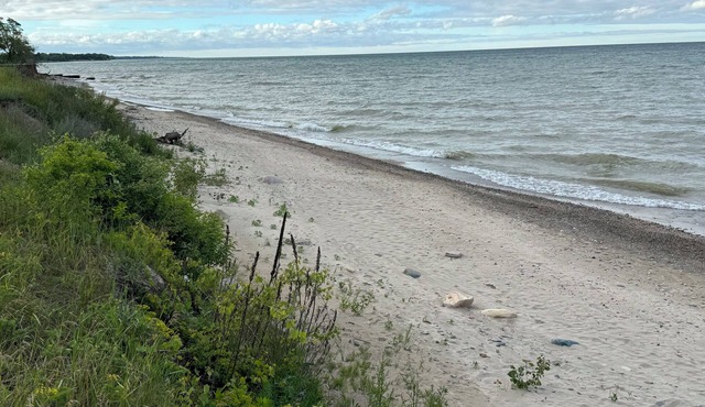 Stones Throw Cottage - Beautiful beach within 2 miles of both major campgrounds