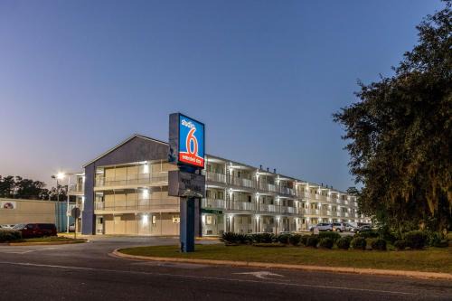 Studio 6 Extended Stay - Savannah, GA