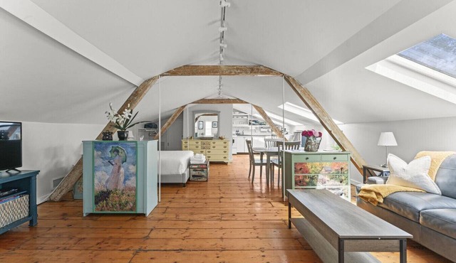 Studio Flat Above Historic Cider Mill