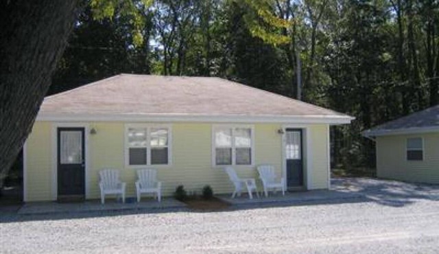 Studio unit with kitchenette in Monticello