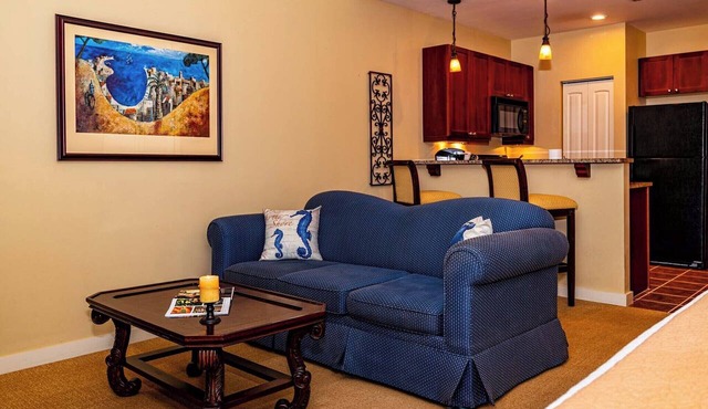 Studio w/water view -balcony - pool & hot tub - near beach! in Saint Augustine