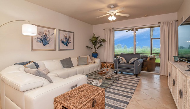 Stunning 2 bedroom/2 bath + Den in Heritage Bay Golf and Country Club