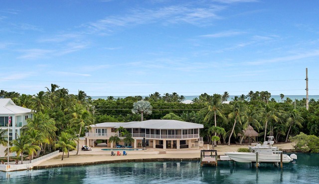 Stunning Bayfront Home with Pool & Dockage in Islamorada
