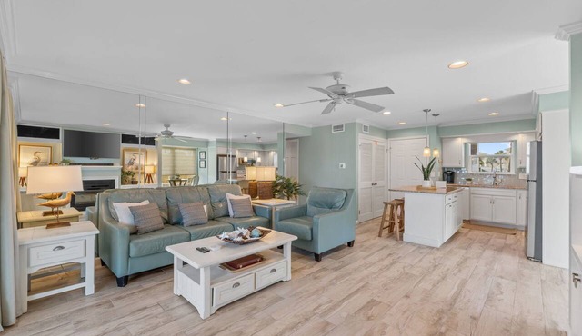 Stunning Harbor Views Renovated 2BR Beach Service