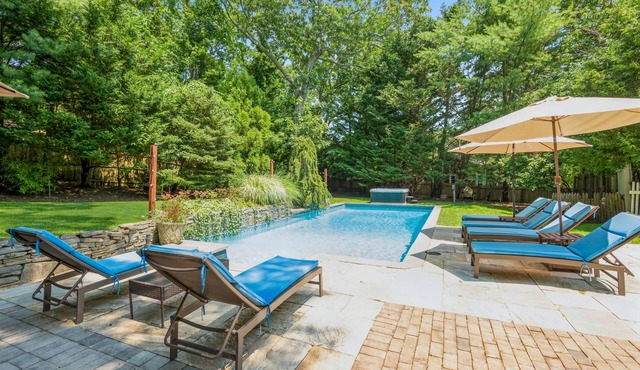 STUNNING LUXURY HOME ~ PRIVATE POOL/HOT TUB ~ PERFECT HAMPTONS GETAWAY ~ MBH
